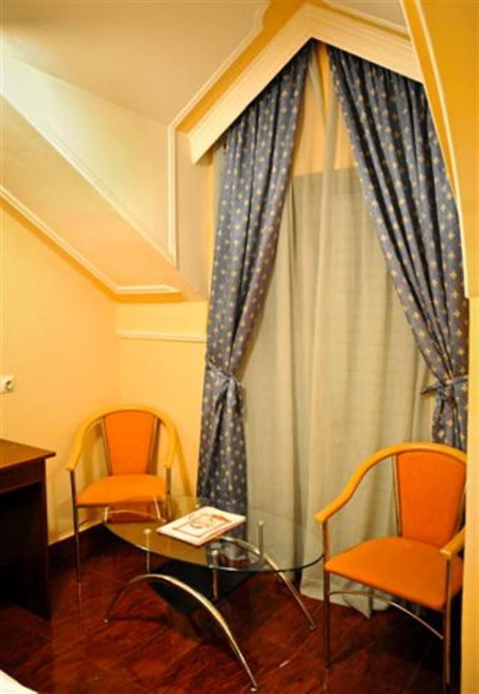 Hotel Evropa Подгорица Экстерьер фото