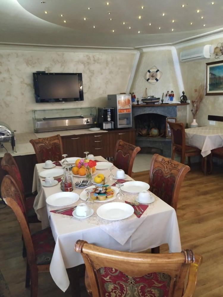 Hotel Evropa Подгорица Экстерьер фото