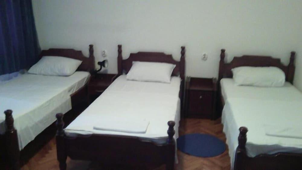 Hotel Evropa Подгорица Экстерьер фото