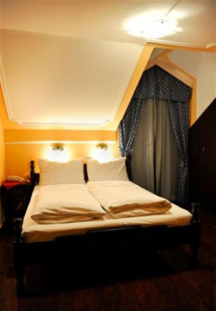 Hotel Evropa Подгорица Экстерьер фото
