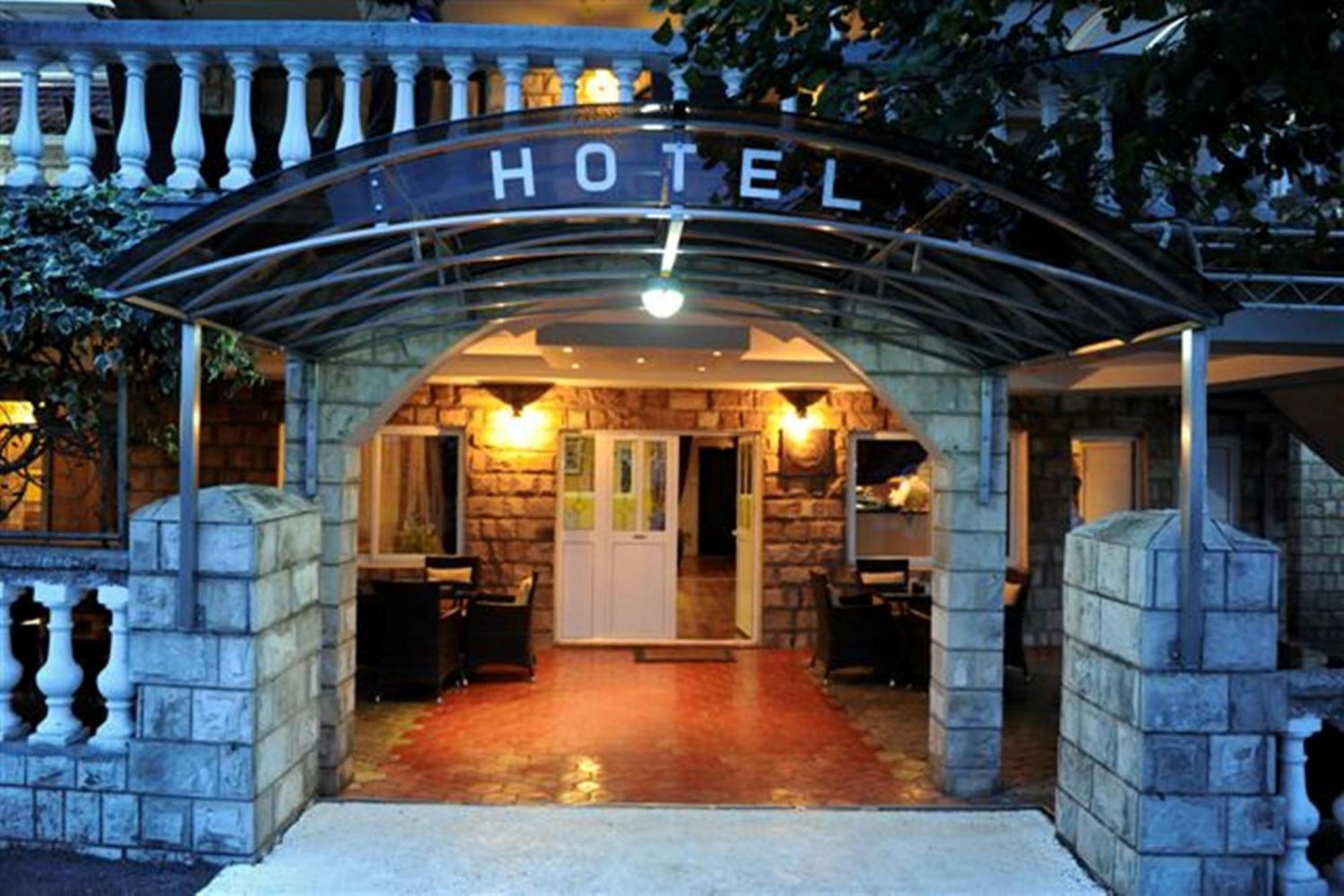Hotel Evropa Подгорица Экстерьер фото