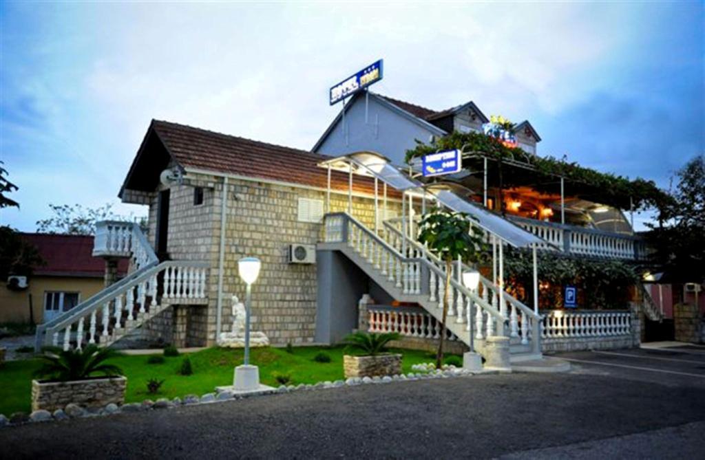 Hotel Evropa Подгорица Экстерьер фото